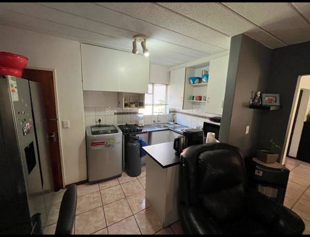 1 BEDROOM TOWNHOUSE FOR SALE IN LINMEYER